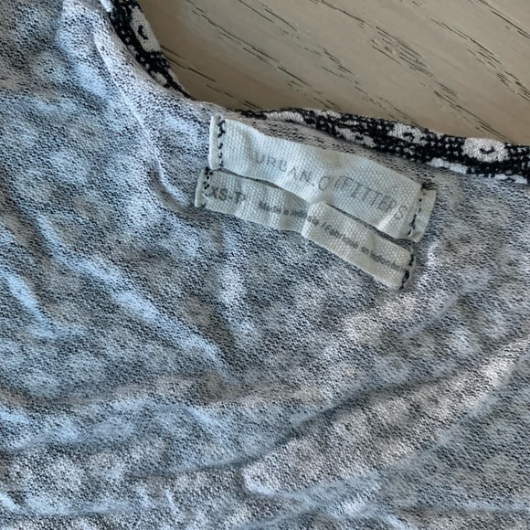 Urban Outfitters Short Sleeve Loose Crop Top - Picture 2 of 2